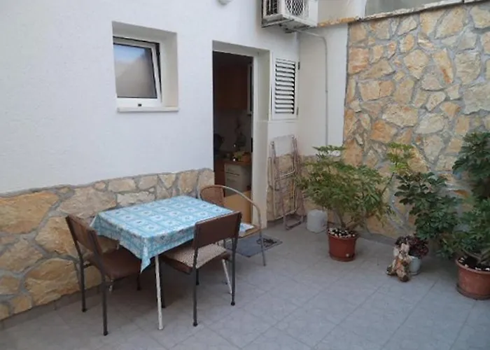 And With Parking Space - 13979 Guest house