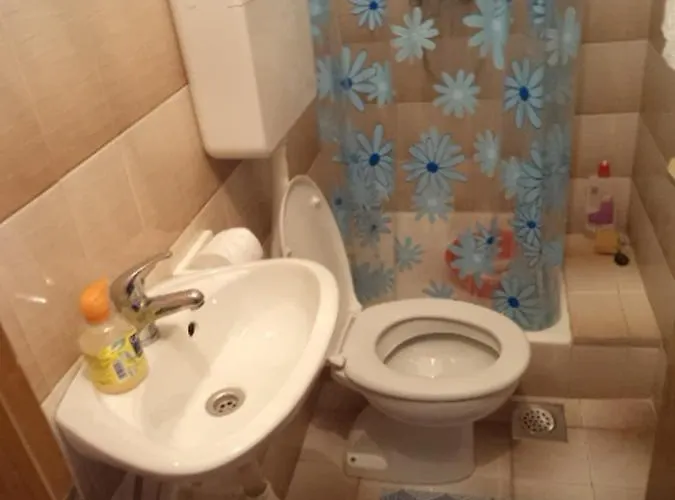 And With Parking Space - 13979 Guest house