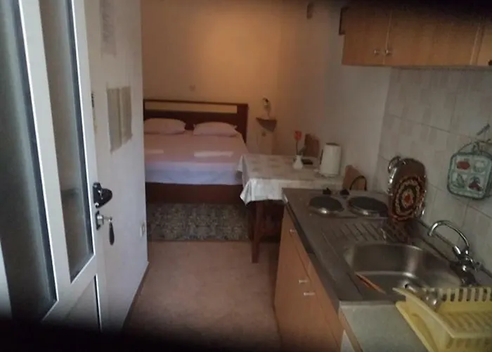 Guest house And With Parking Space - 13979